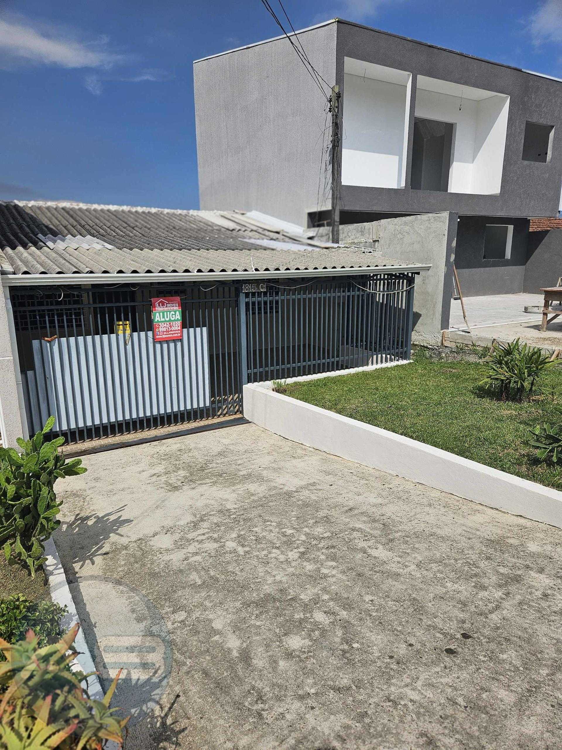 Casa térrea 50 m2, 02 qtos, 02 vagas, frete pça da liberdade