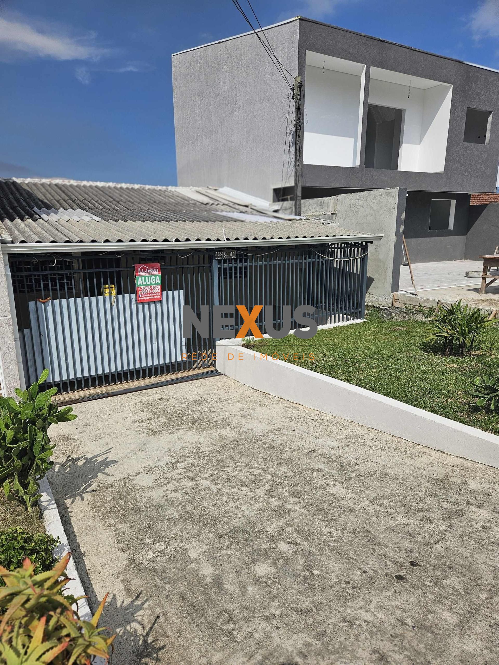 Casa térrea 50 m2, 02 qtos, 02 vagas, frete pça da liberdade