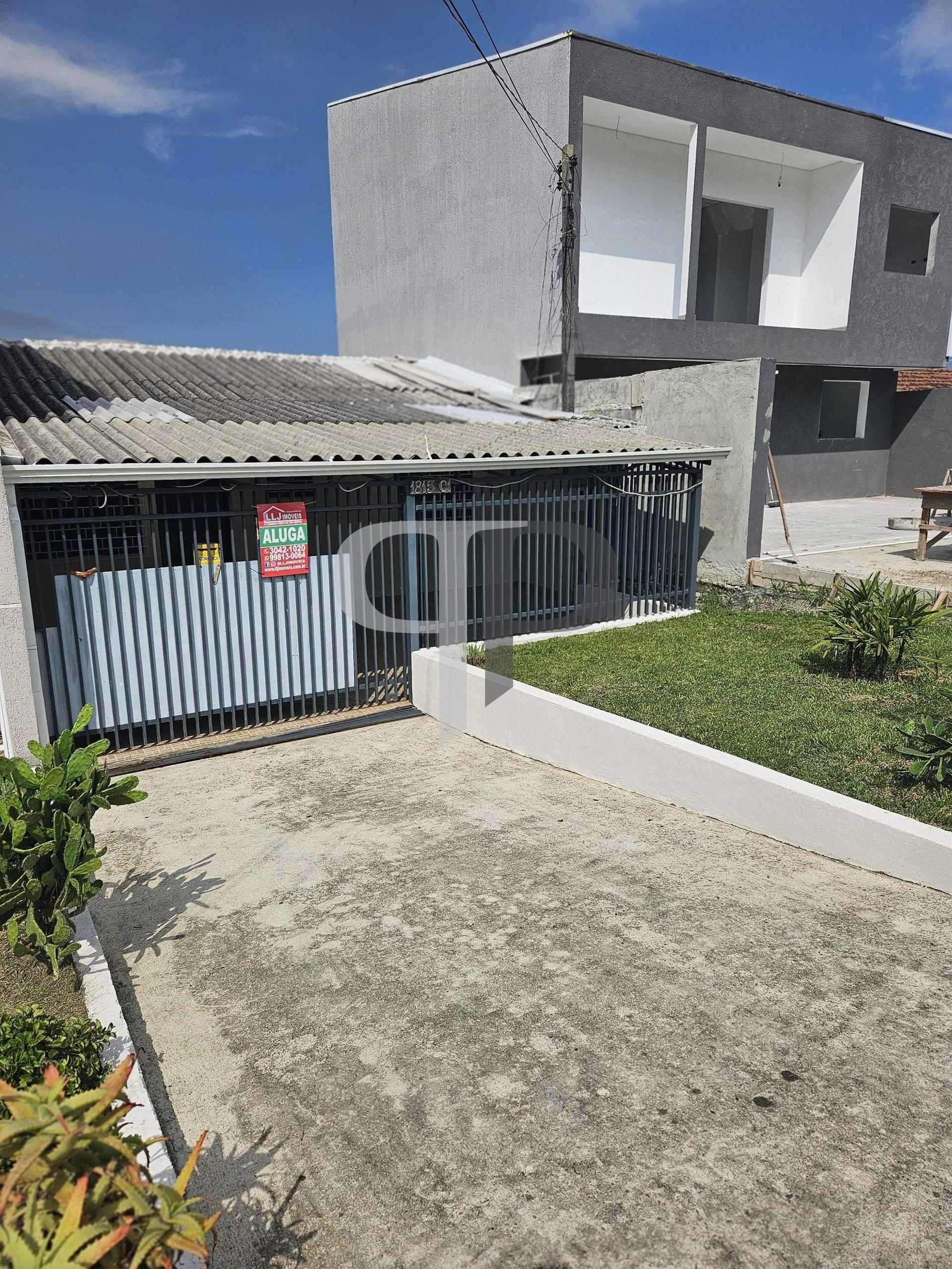 Casa térrea 50 m2, 02 qtos, 02 vagas, frete pça da liberdade