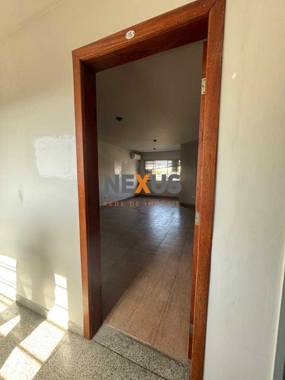 SALA COMERCIAL NO NOVO MUNDO! 30m² em rua principal e comercia...