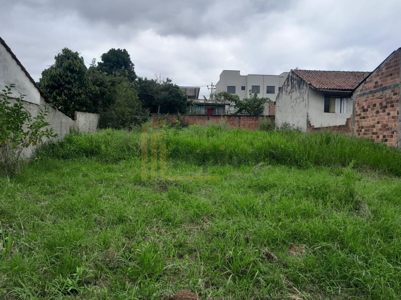 Terreno em Colombo com Excelente Potencial para Construtores e...