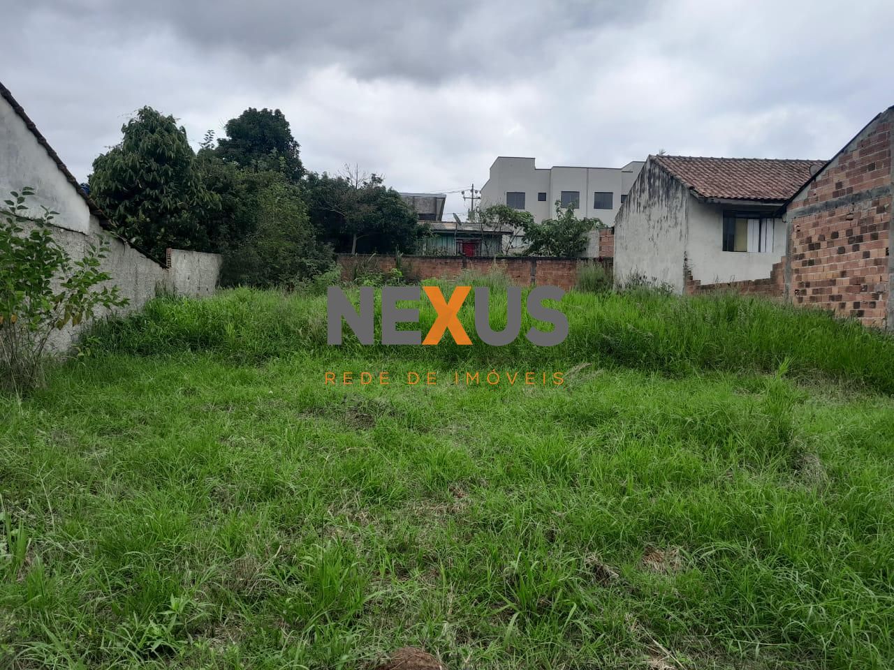 Terreno em Colombo com Excelente Potencial para Construtores e...