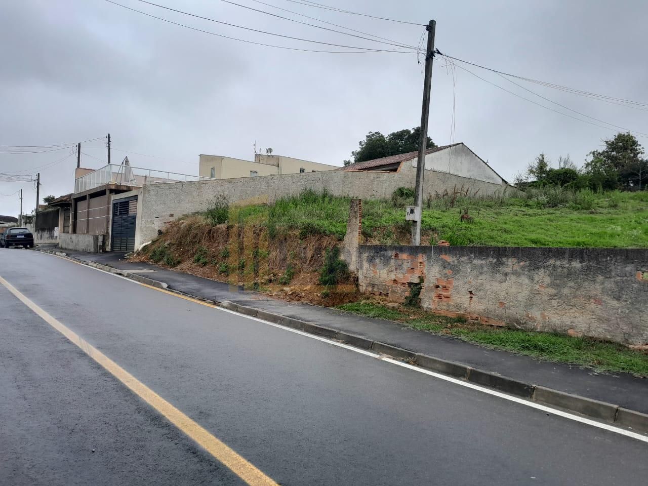 Terreno em Colombo com Excelente Potencial para Construtores e...