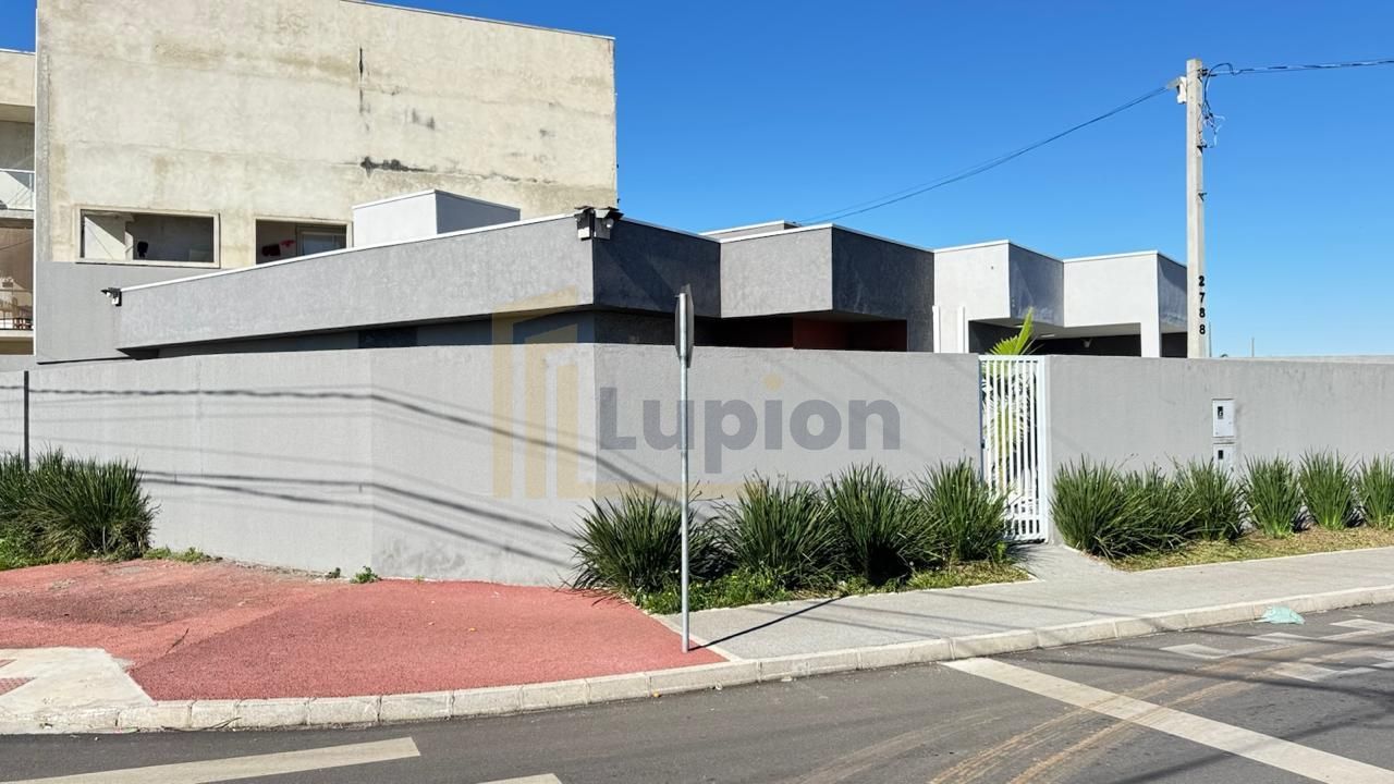 Casa moderna, em terreno de esquina pronto para morar!!!