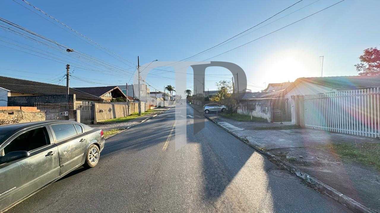 Terreno com projeto aprovado, com 180m². Excelente localização...