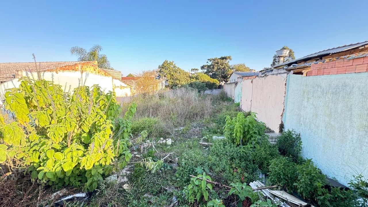 Terreno com projeto aprovado, com 180m². Excelente localização...