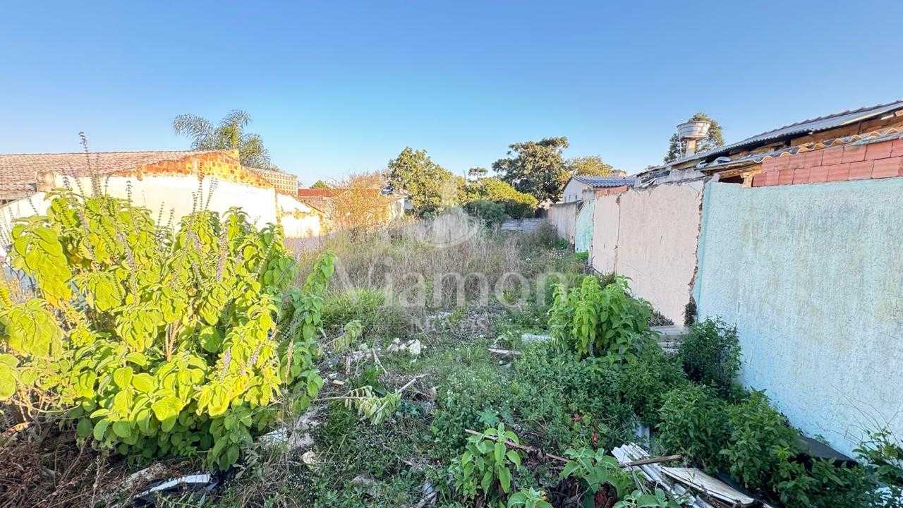 Terreno com projeto aprovado, com 180m². Excelente localização...