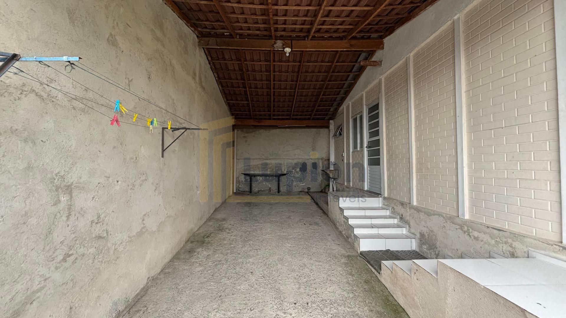 Casa de alvenaria para locação e venda no Bairro Alto, pratici...