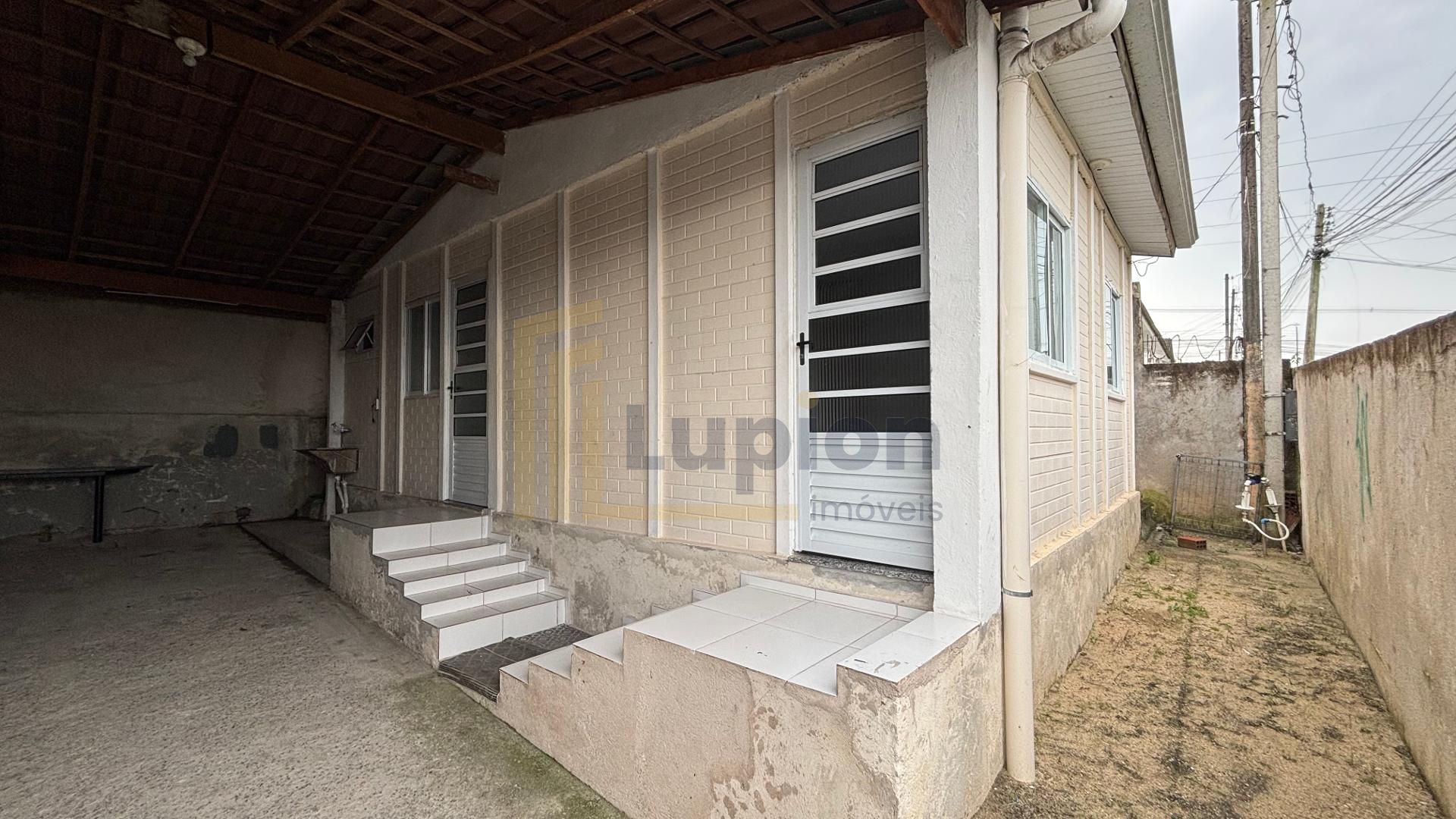 Casa de alvenaria para locação e venda no Bairro Alto, pratici...