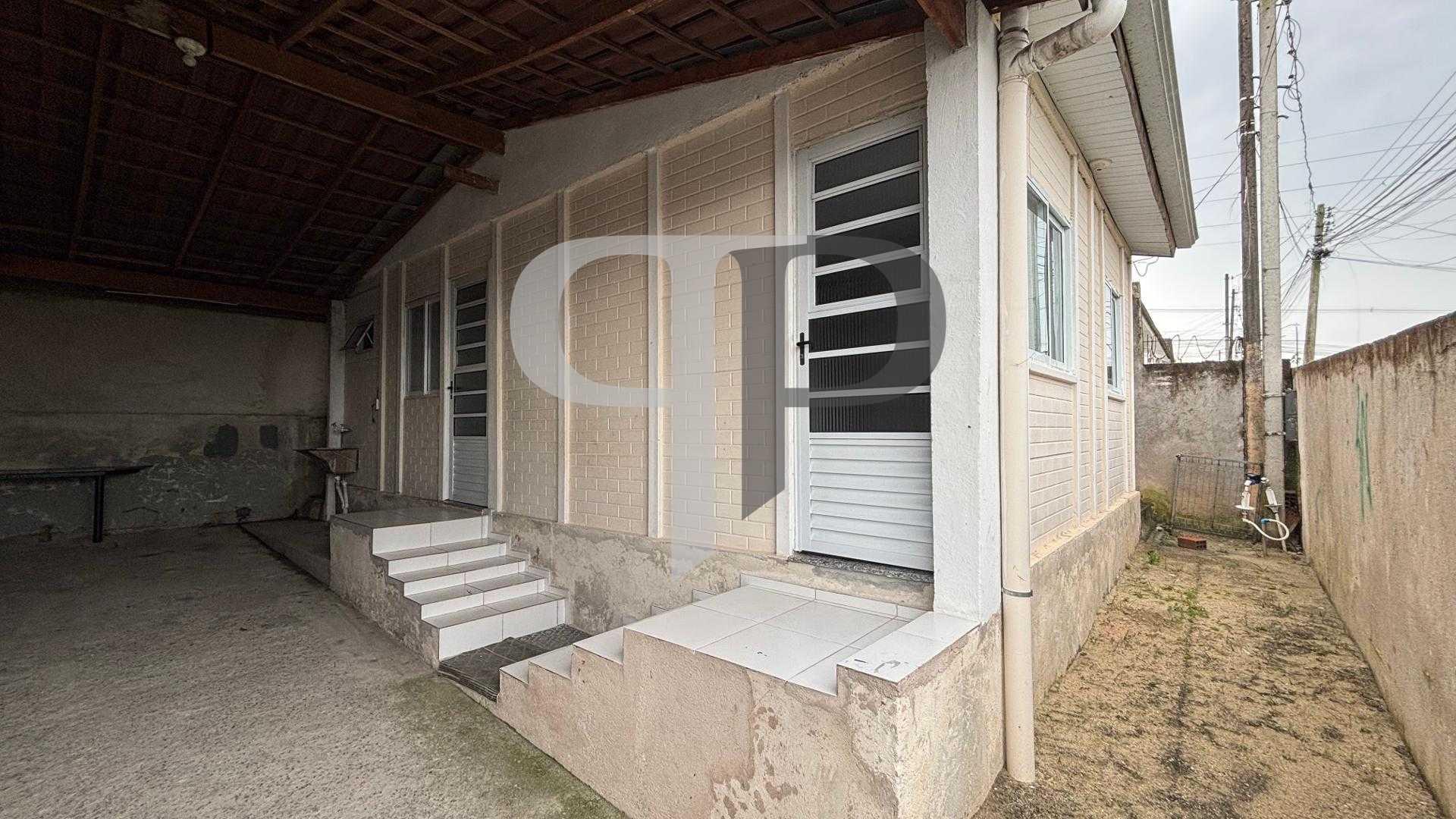 Casa de alvenaria para locação e venda no Bairro Alto, pratici...