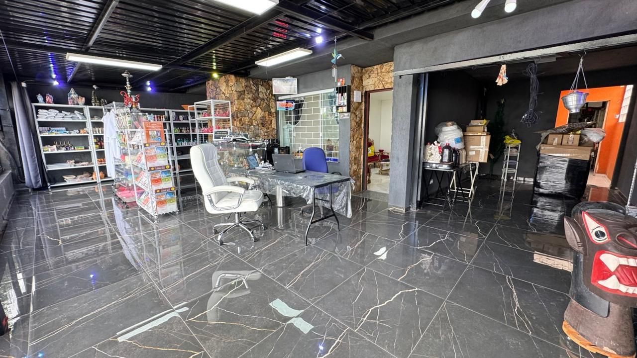 Ponto comercial  residência! Na principal rua do Bairro Alto!