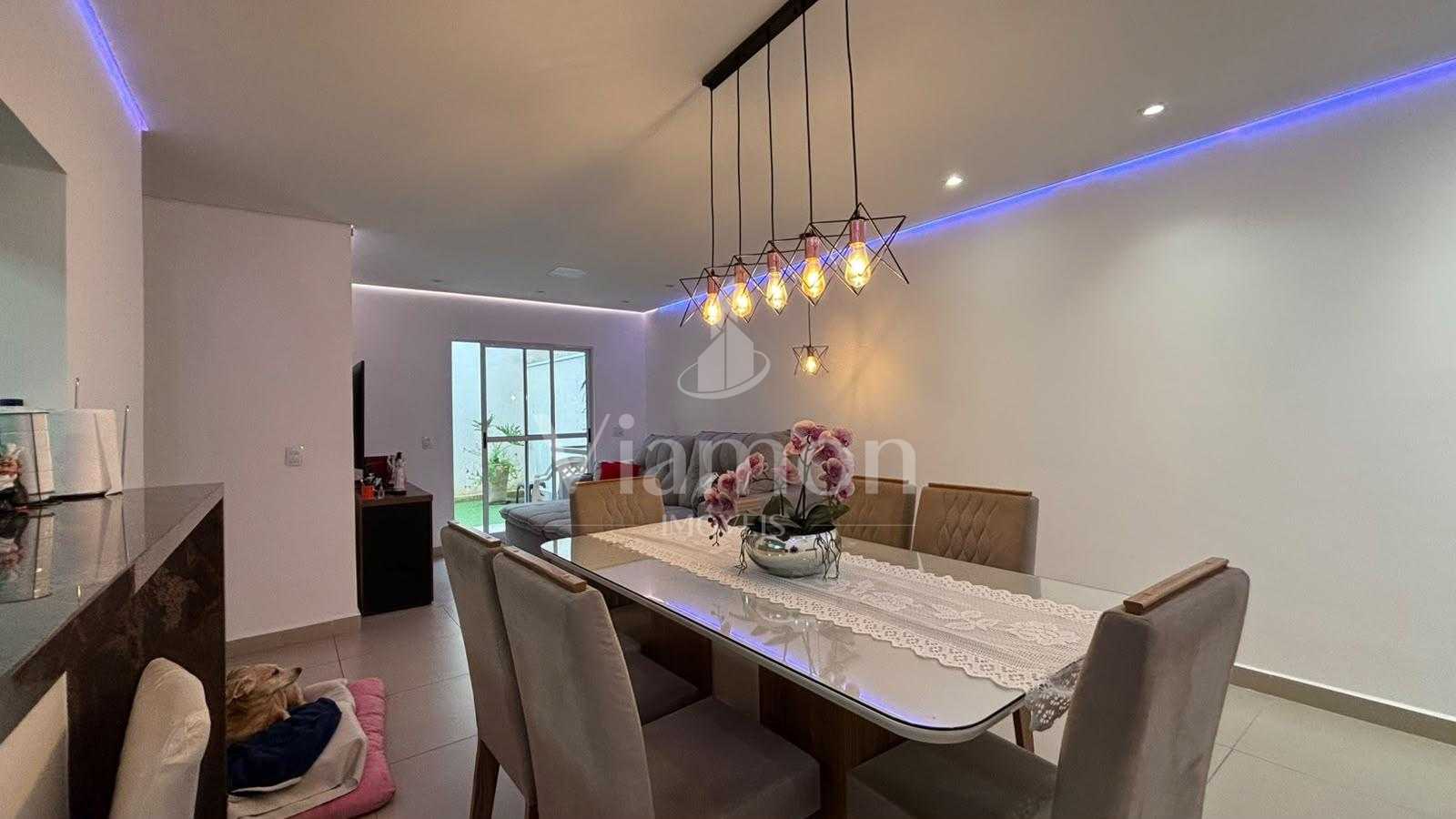 Apartamento com 3 dormitórios à venda, 89 m² privativos, Emili...
