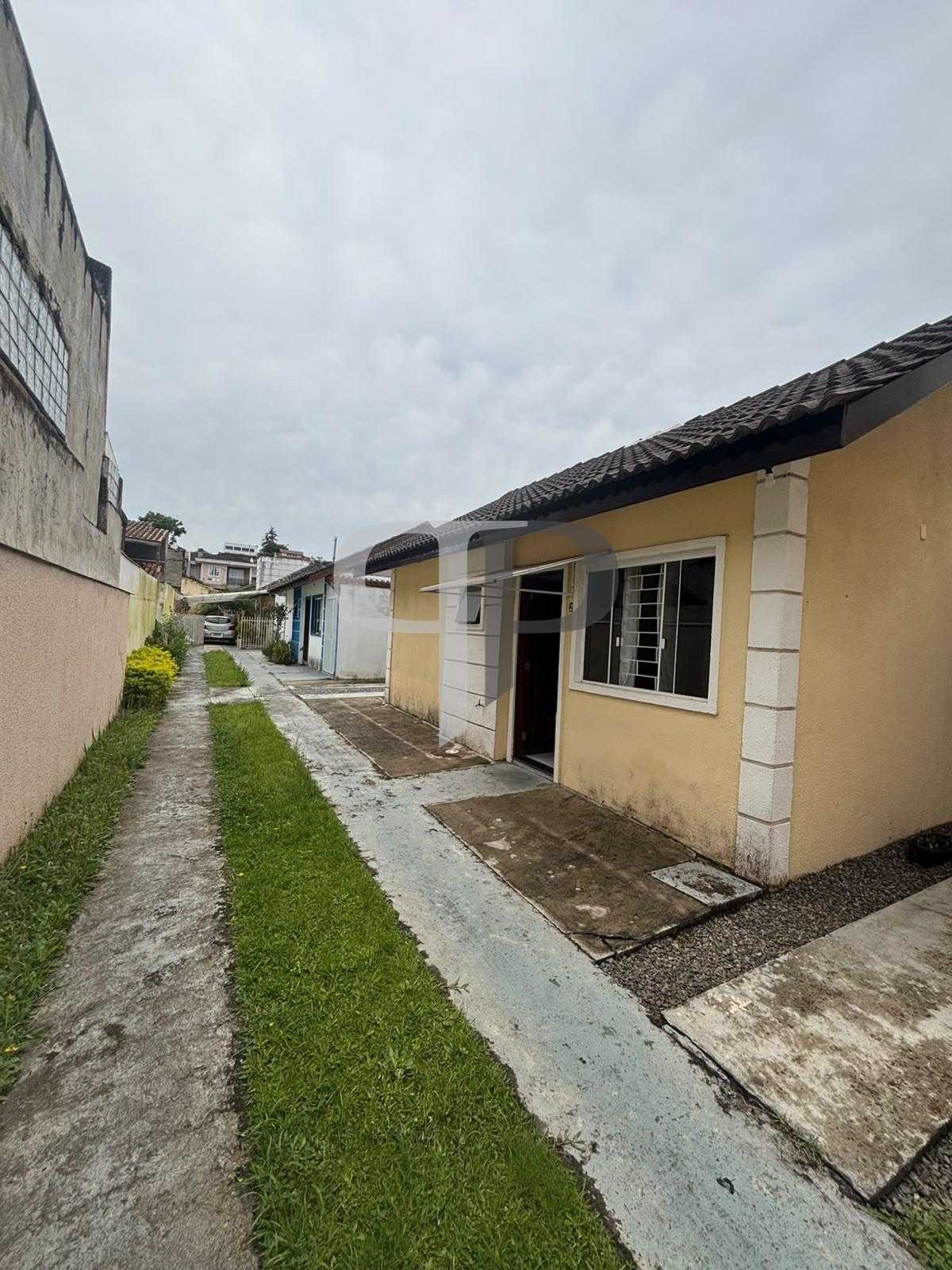 Casa à venda no Bairro Alto! Sala e cozinha conjugadas, 2 quar...