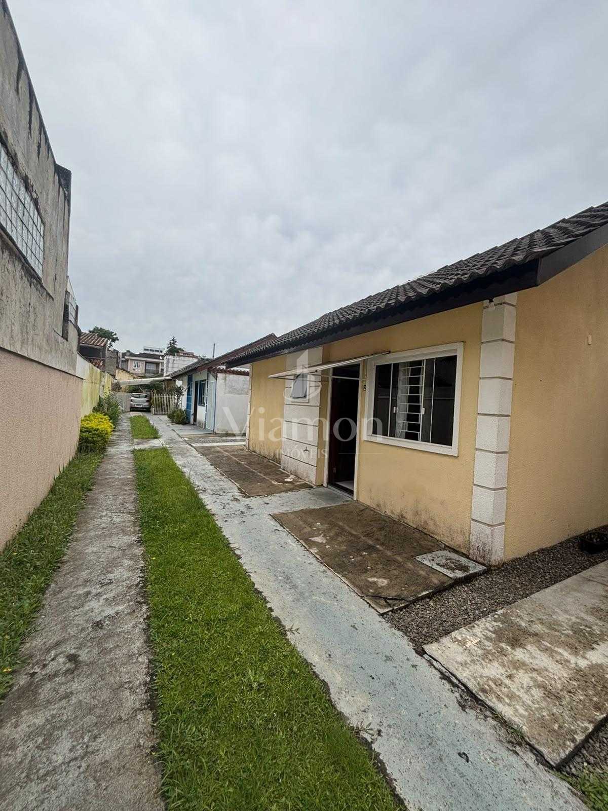Casa à venda no Bairro Alto! Sala e cozinha conjugadas, 2 quar...