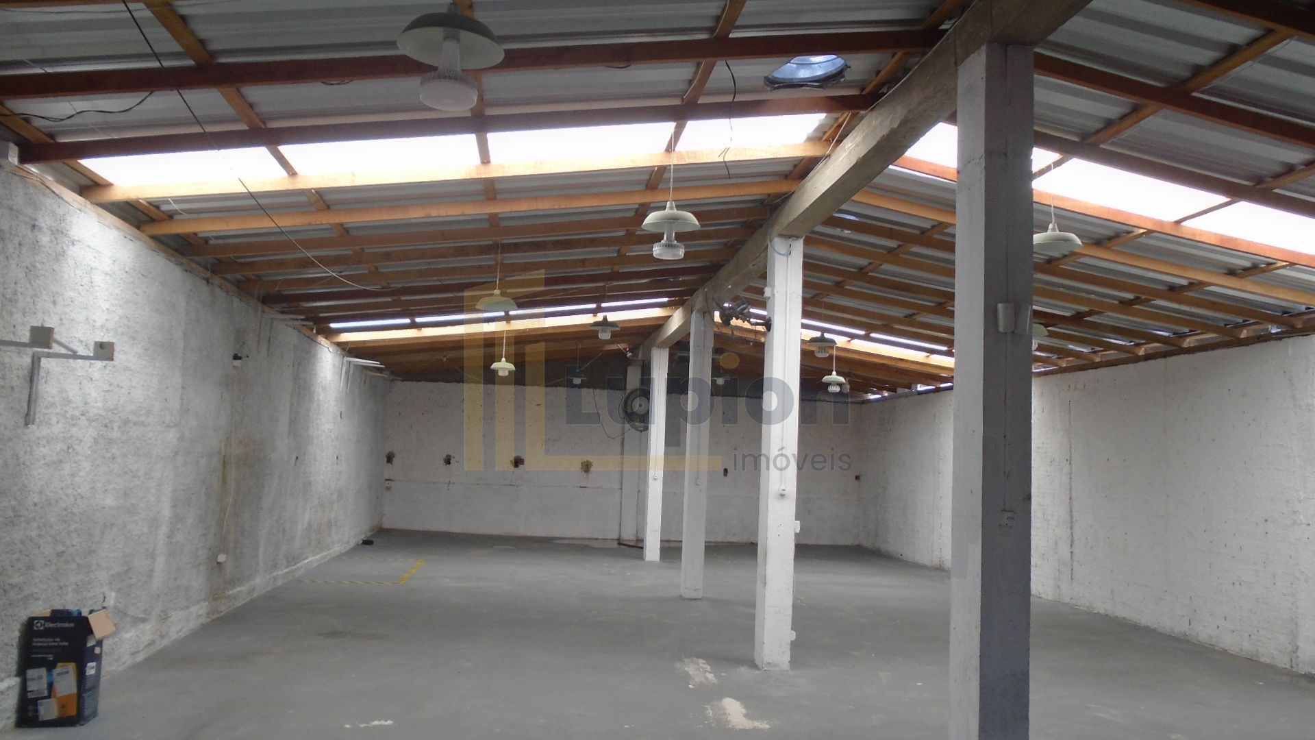 Excelente barracão 380m2, terreno 500 m2, regiao alta R  750 m...