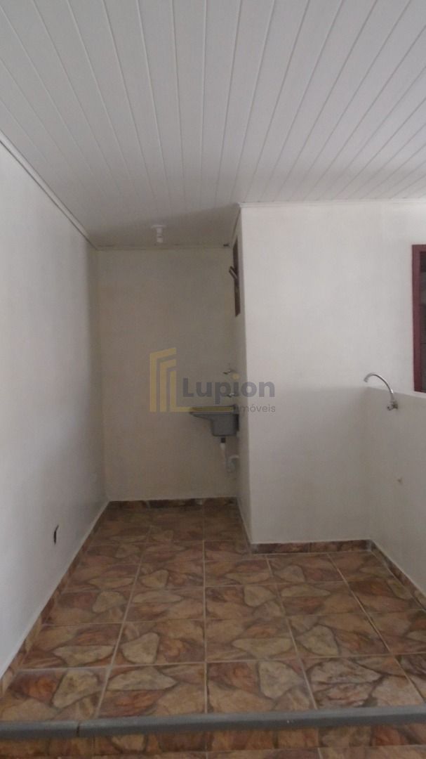 Casa com 2 dormitórios para locação, Centro, PINHAIS - PR