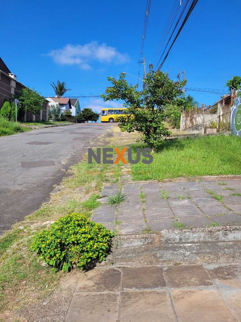 Terreno 500 m2, com 2 casas com 03 qtos cada, total 280m2 cons...