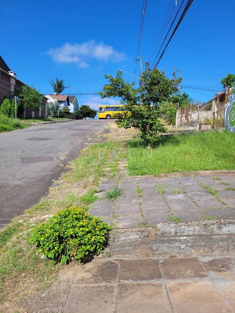 Terreno 500 m2, com 2 casas com 03 qtos cada, total 280m2 cons...