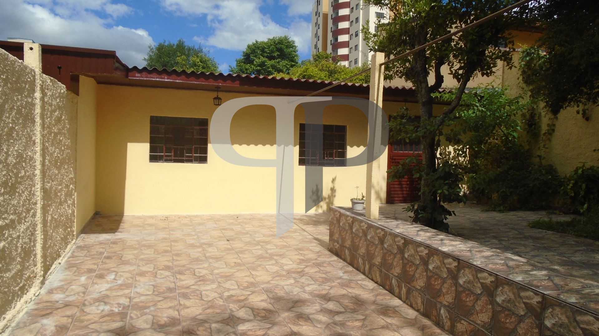 Casa para locação, 2 dormítórios, 60 m² e ao lado do Bosque Mu...