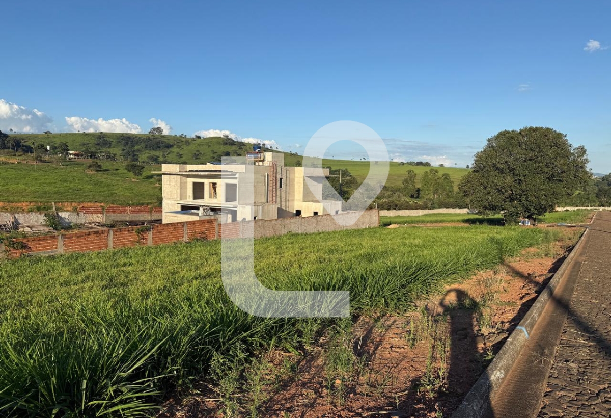 TERRENO EXCLUSIVO DE 2.000M² EM CONDOMÍNIO FECHADO DE ALTO PADRÃO