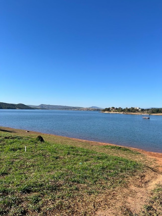 Lote em Frente ao Lago de 250m² no Shangrylá I