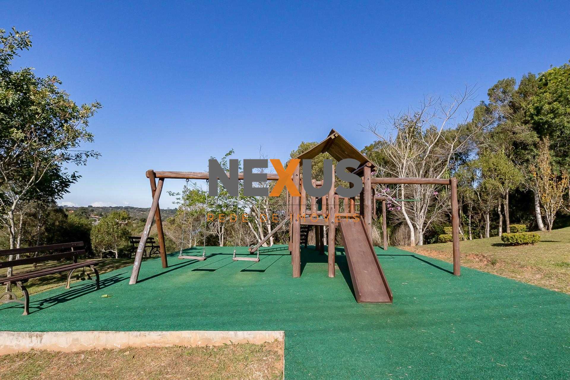 Terreno com 1.052,72 m  em Condomínio Fechado de Alto Padrão a...