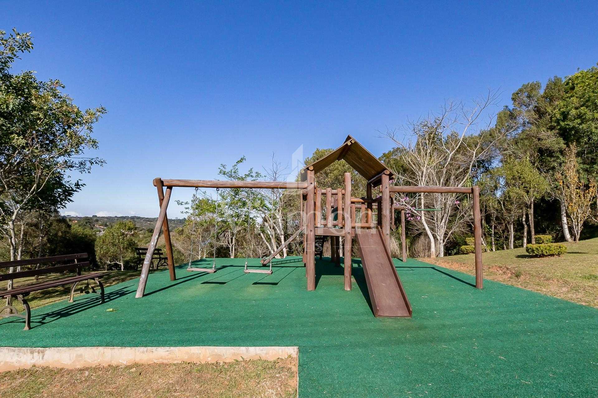 Terreno com 1.052,72 m  em Condomínio Fechado de Alto Padrão a...