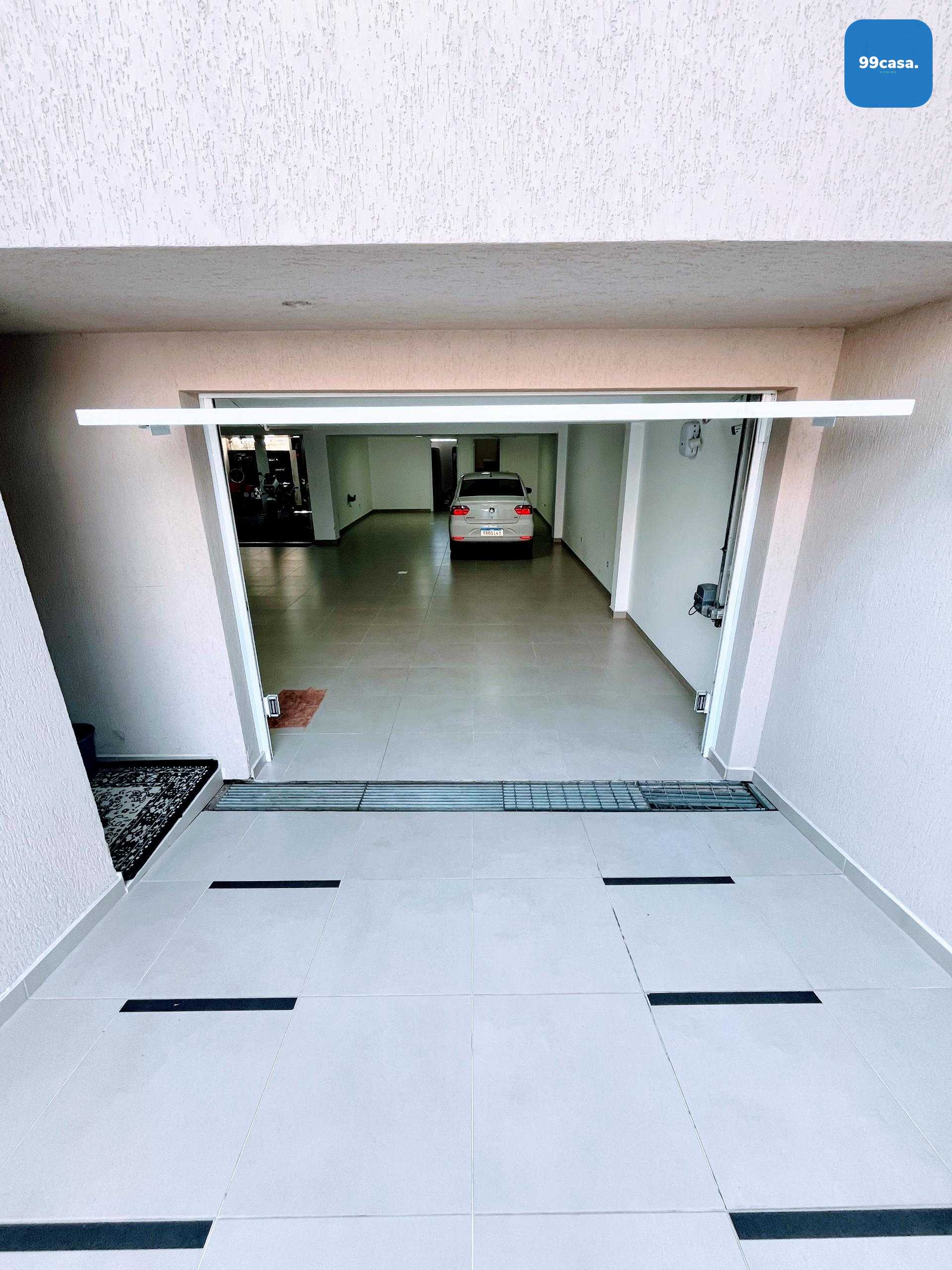 Bela Casa com 480 m  privativos no Boqueirão e ainda com porte...