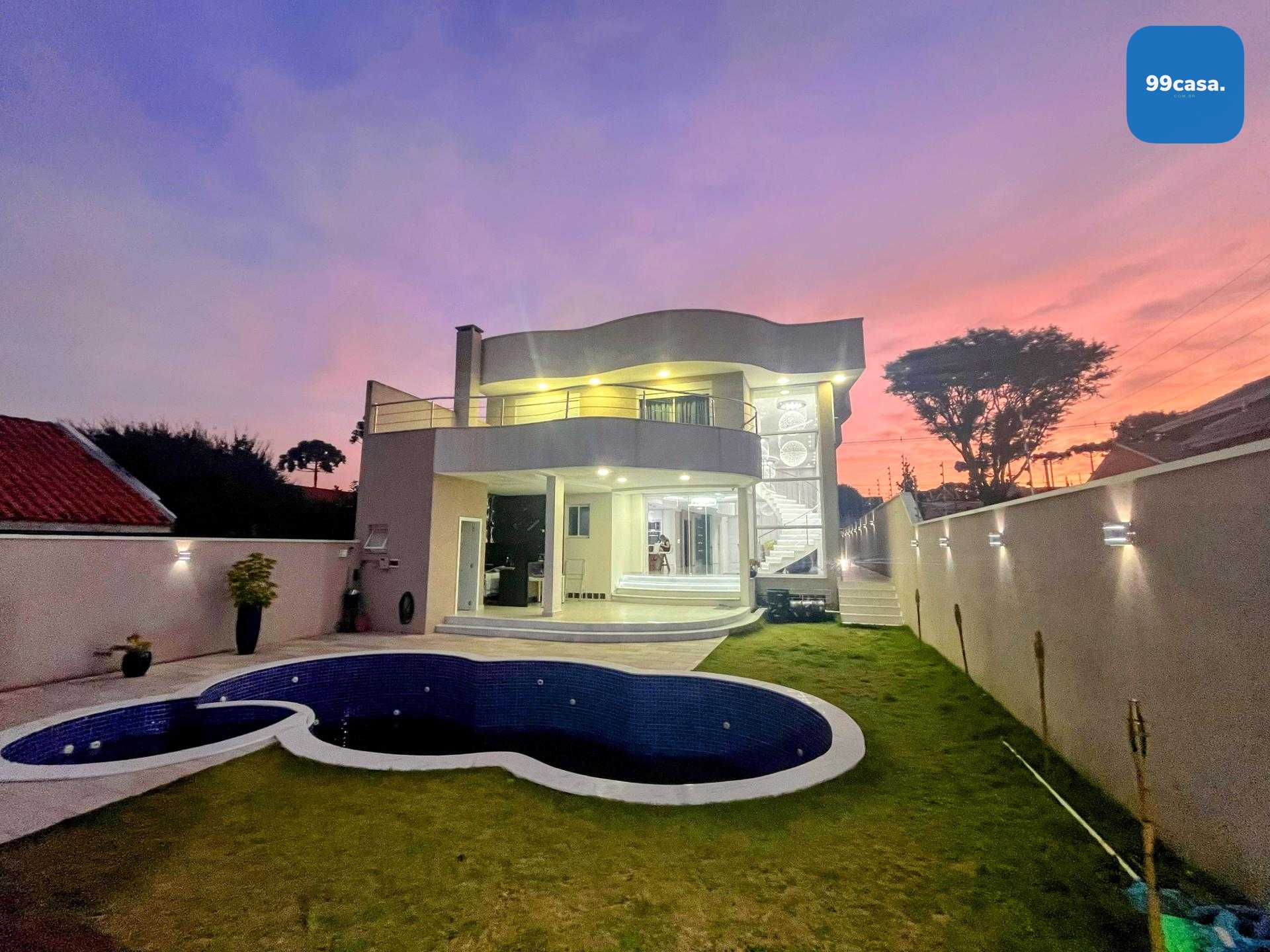 Bela Casa com 480 m  privativos no Boqueirão e ainda com porte...