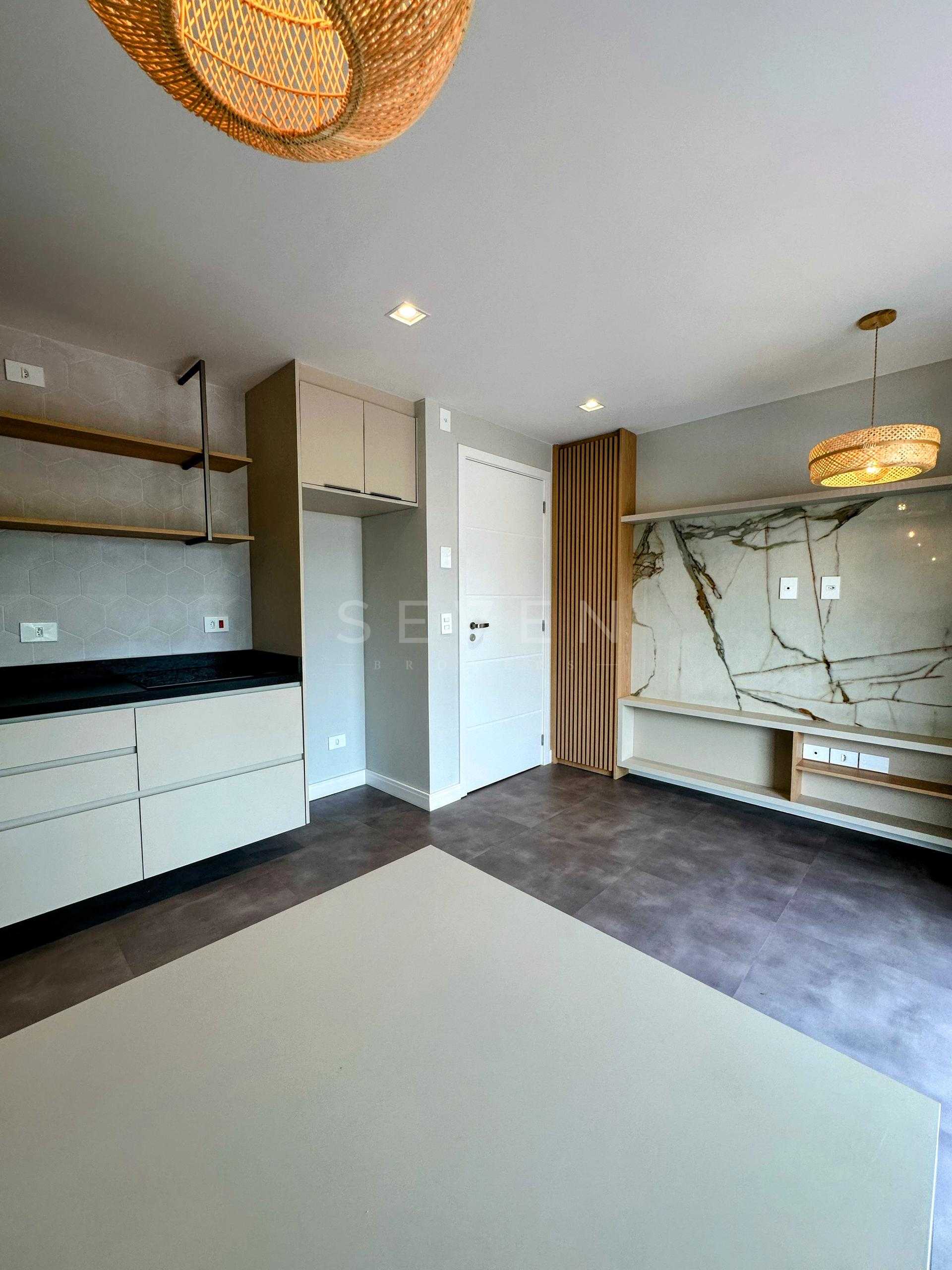 Studios na Vila Izabel, metragem diferenciada e sacada ampla c...