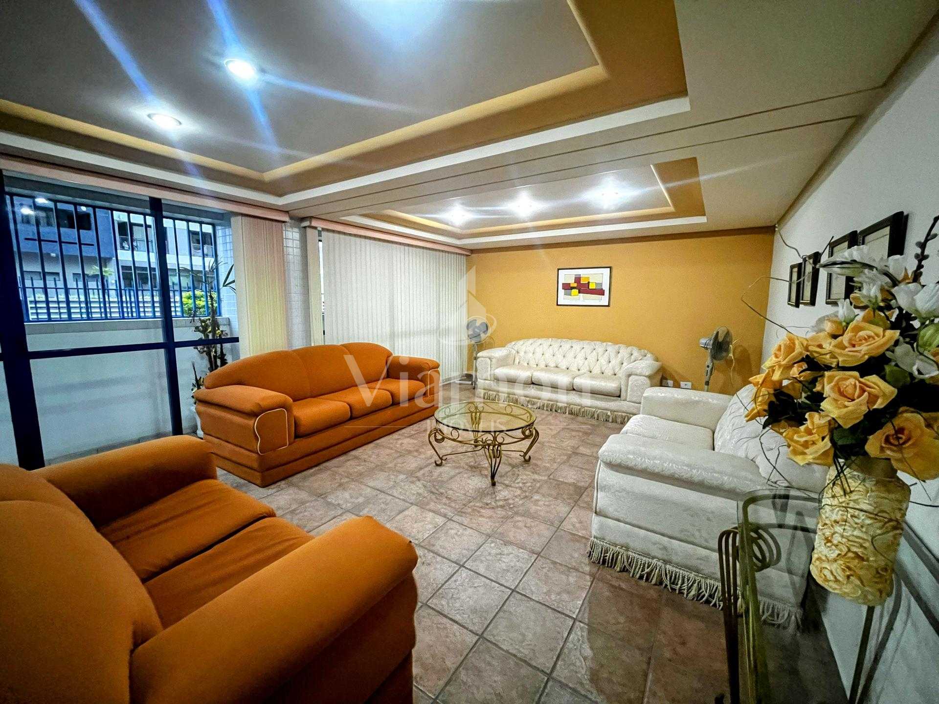 Apartamento 3 quartos com suíte no Bigorrilho em andar alto   