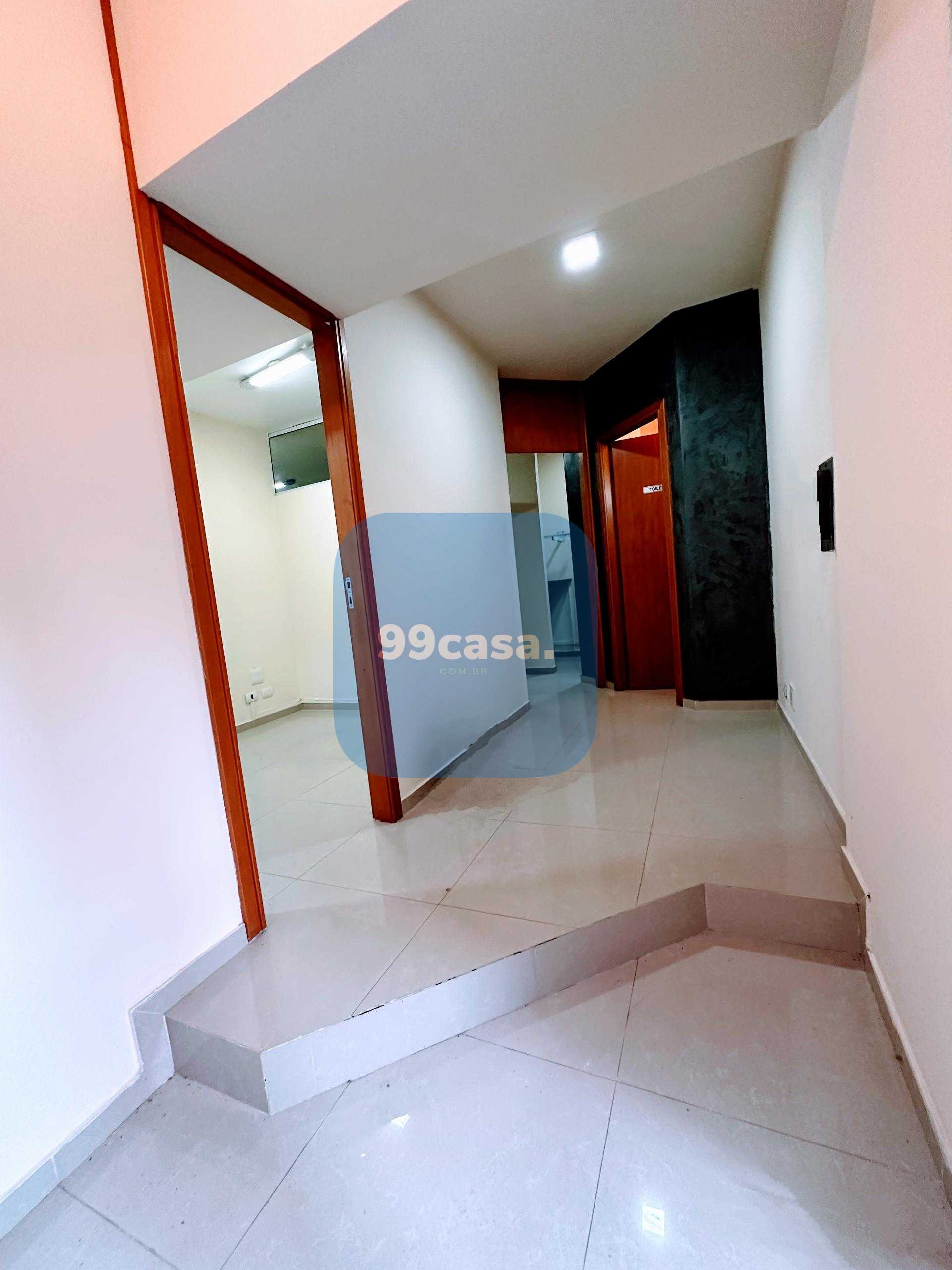 Sobreloja com 4 amplas salas  a 1 quadra do Shopping Curitiba