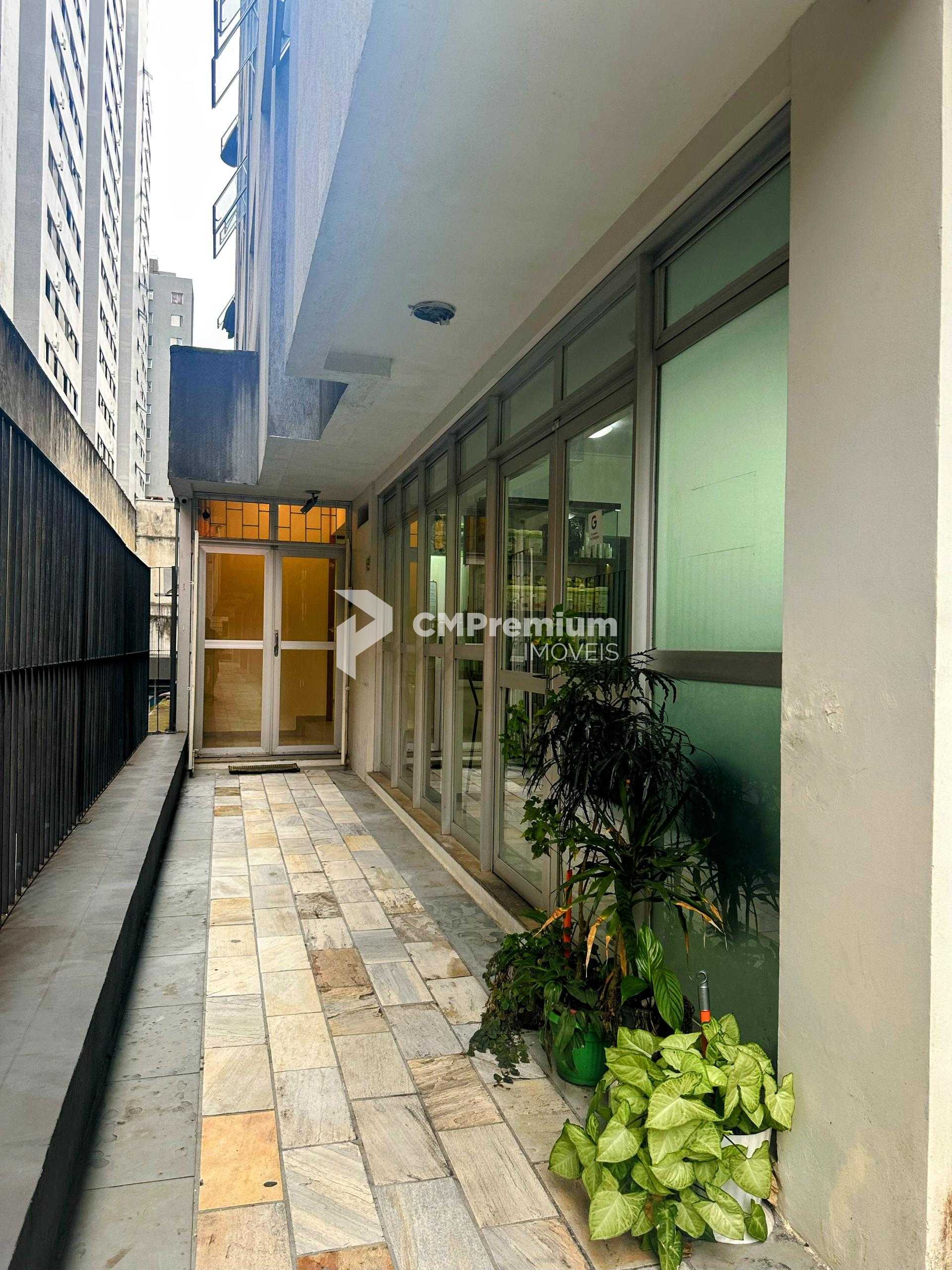 Sobreloja com 4 amplas salas  a 1 quadra do Shopping Curitiba