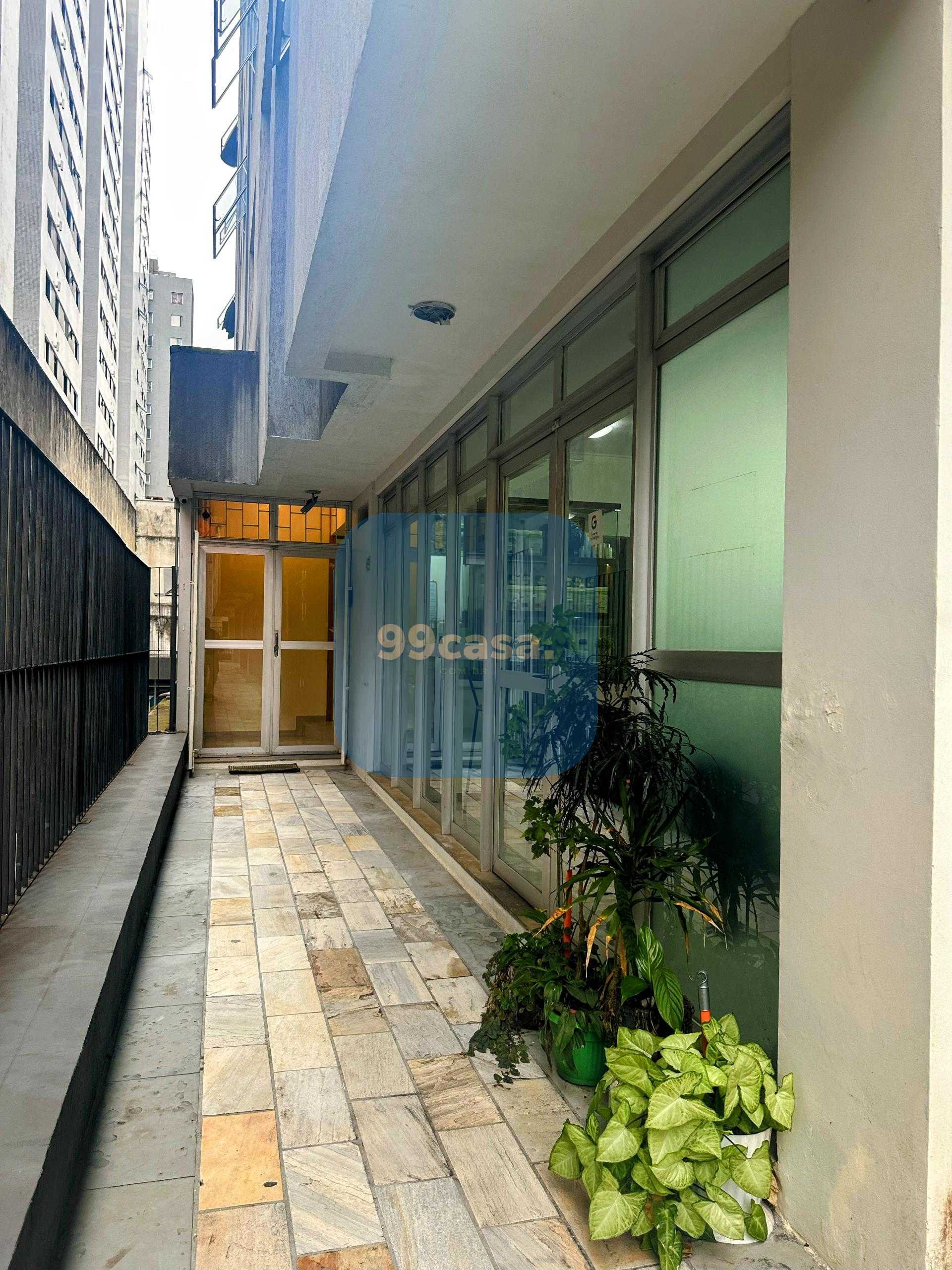 Sobreloja com 4 amplas salas  a 1 quadra do Shopping Curitiba