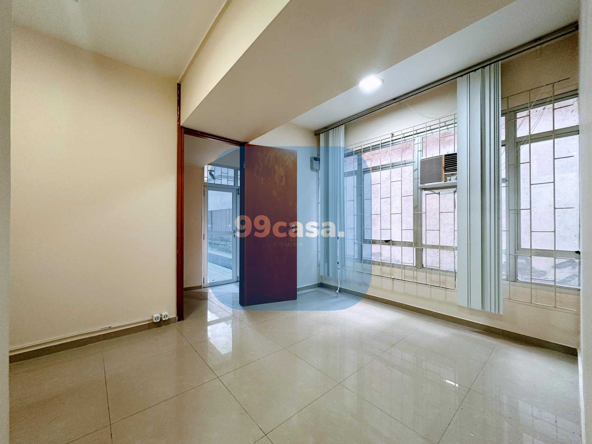 Sobreloja com 4 amplas salas  a 1 quadra do Shopping Curitiba