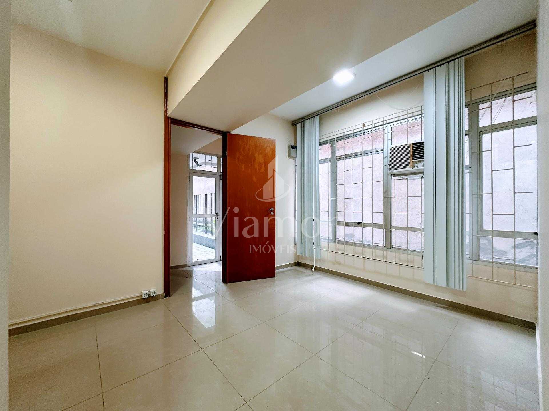 Sobreloja com 4 amplas salas  a 1 quadra do Shopping Curitiba