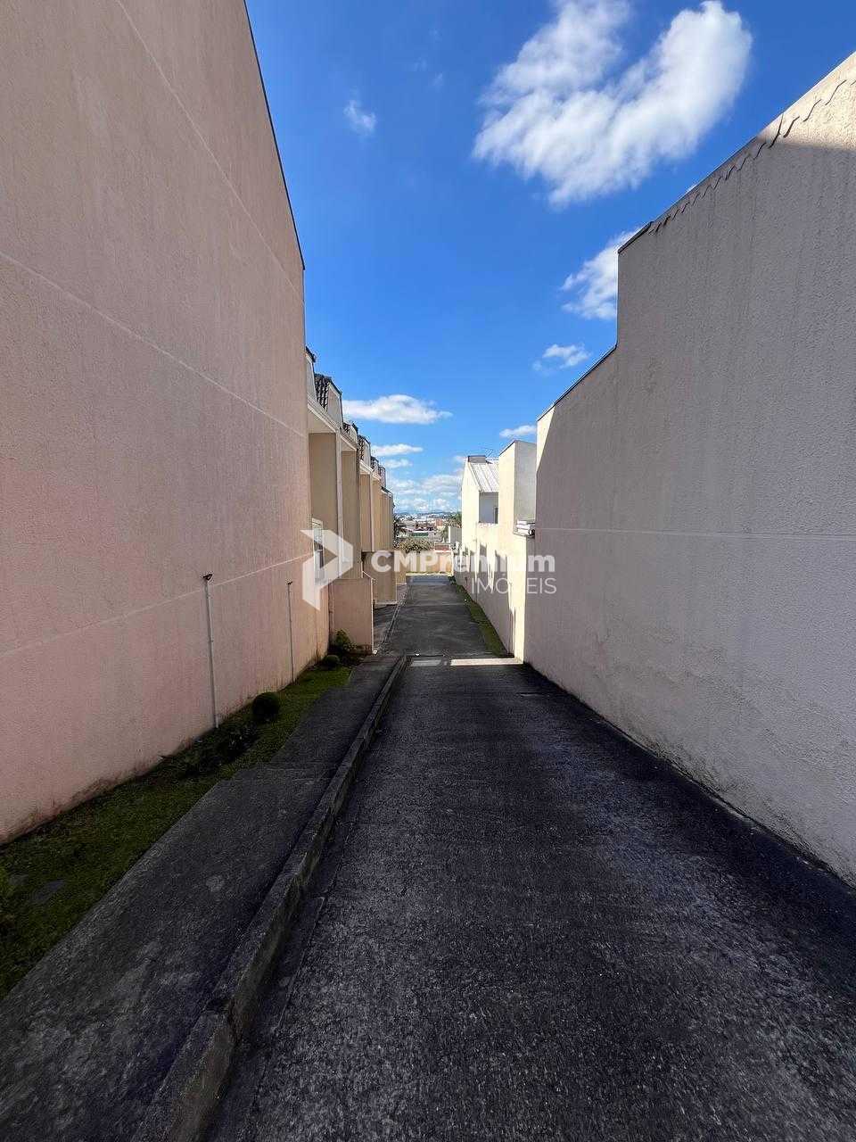 Sobrado triplex no Bairro Alto com garden, espaço gourmet e sa...