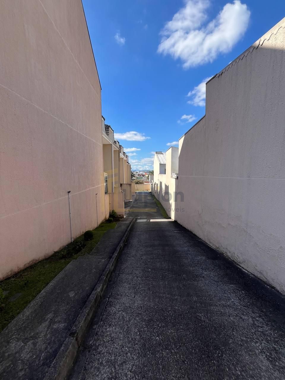 Sobrado triplex no Bairro Alto com garden, espaço gourmet e sa...