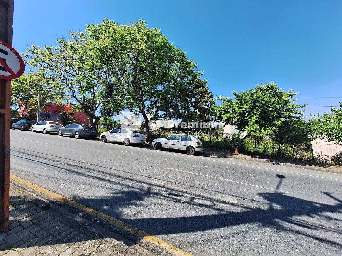 Sobrado Duplex no Bairro Uberaba, com ótima localização   CURI...