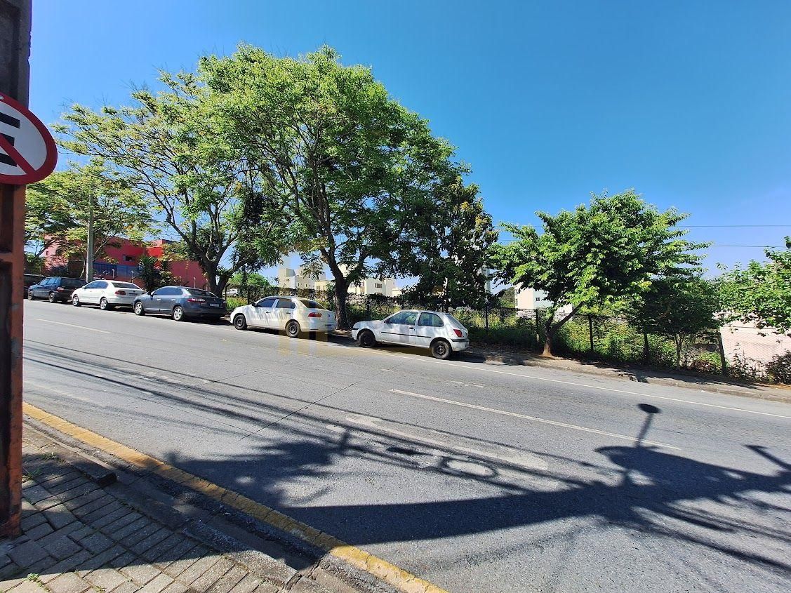 Sobrado Duplex no Bairro Uberaba, com ótima localização   CURI...