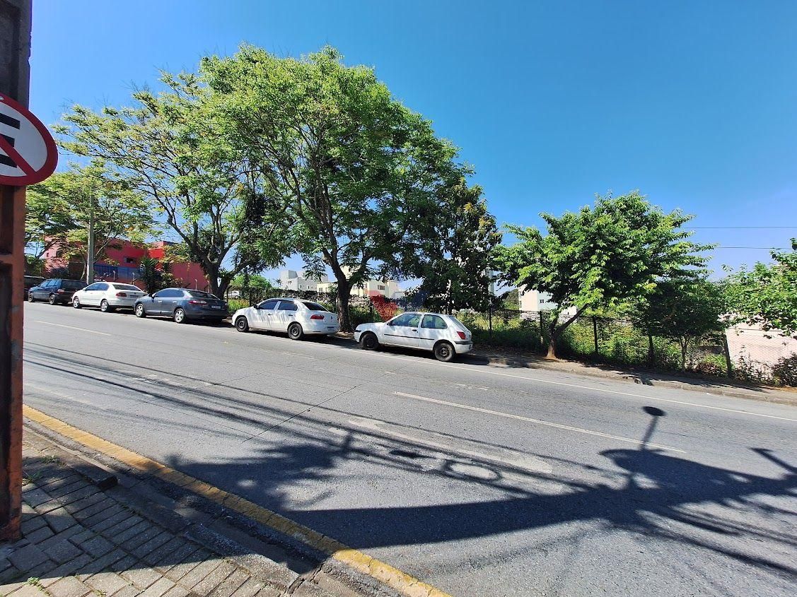 Sobrado Duplex no Bairro Uberaba, com ótima localização   CURI...