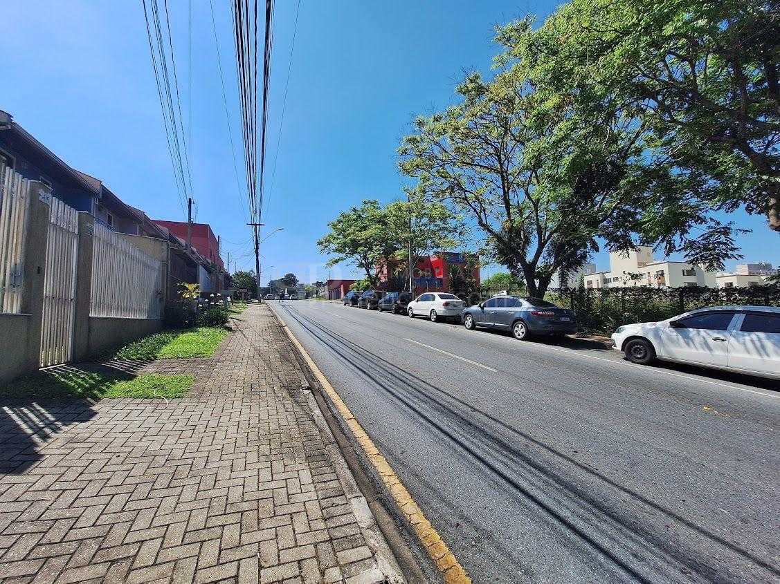 Sobrado Duplex no Bairro Uberaba, com ótima localização   CURI...