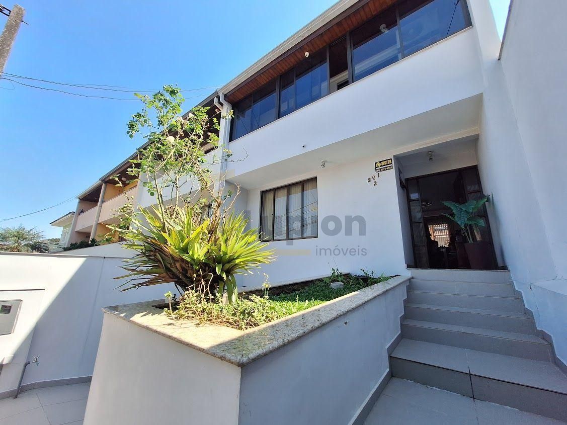 Sobrado Duplex no Bairro Uberaba, com ótima localização   CURI...