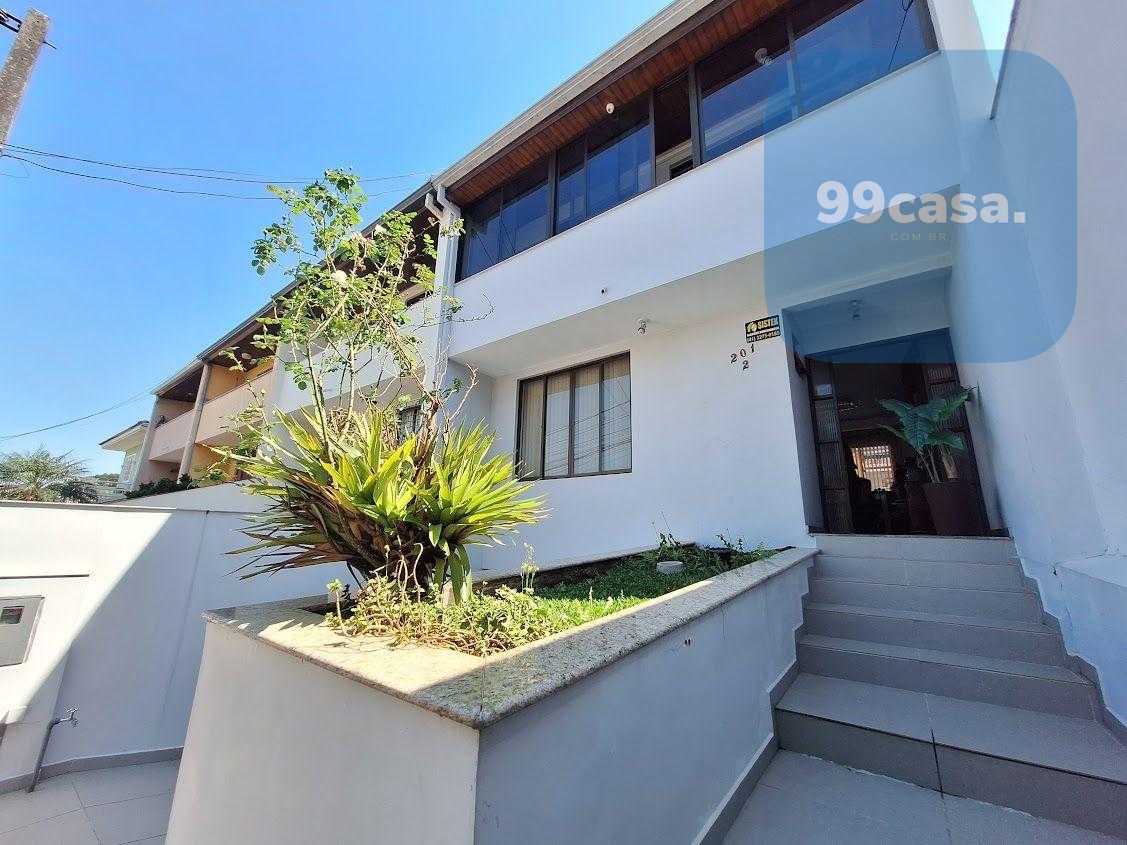 Sobrado Duplex no Bairro Uberaba, com ótima localização   CURI...