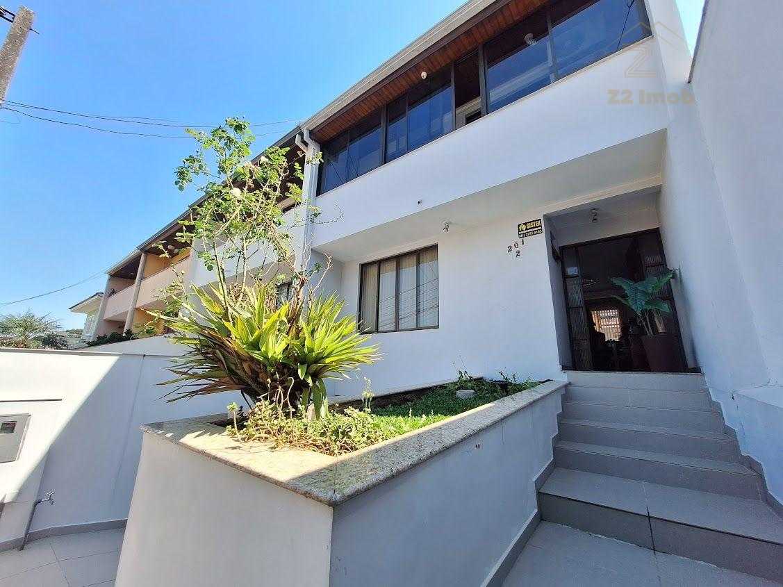 Sobrado Duplex no Bairro Uberaba, com ótima localização   CURI...