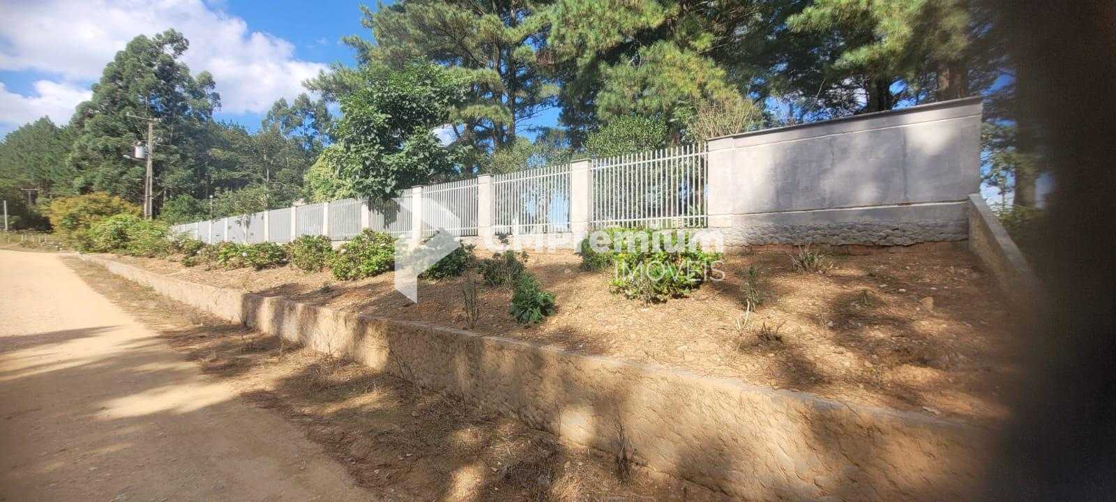 Chácara com 3 casas à venda em Contenda 9.000 m  com bosque e rio