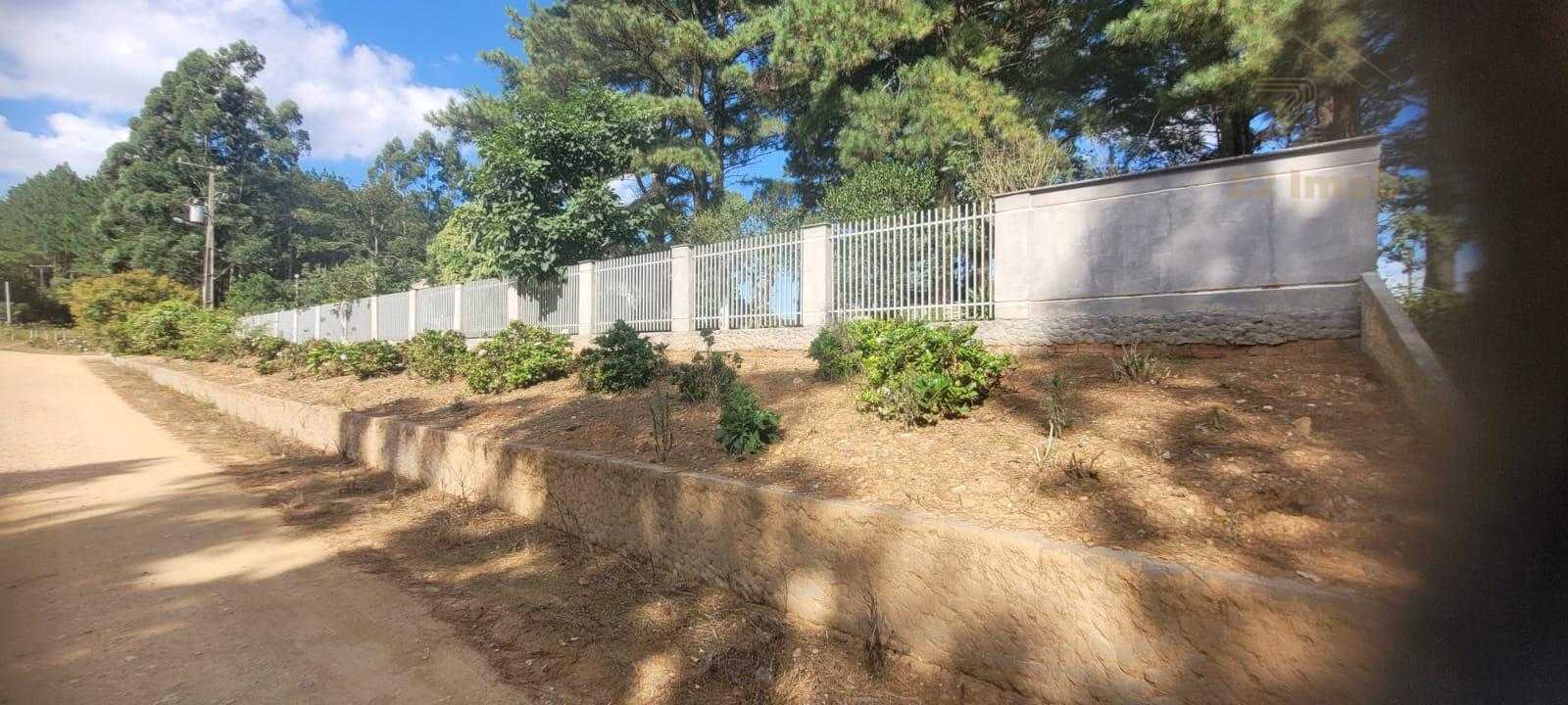 Chácara com 3 casas à venda em Contenda 9.000 m  com bosque e rio