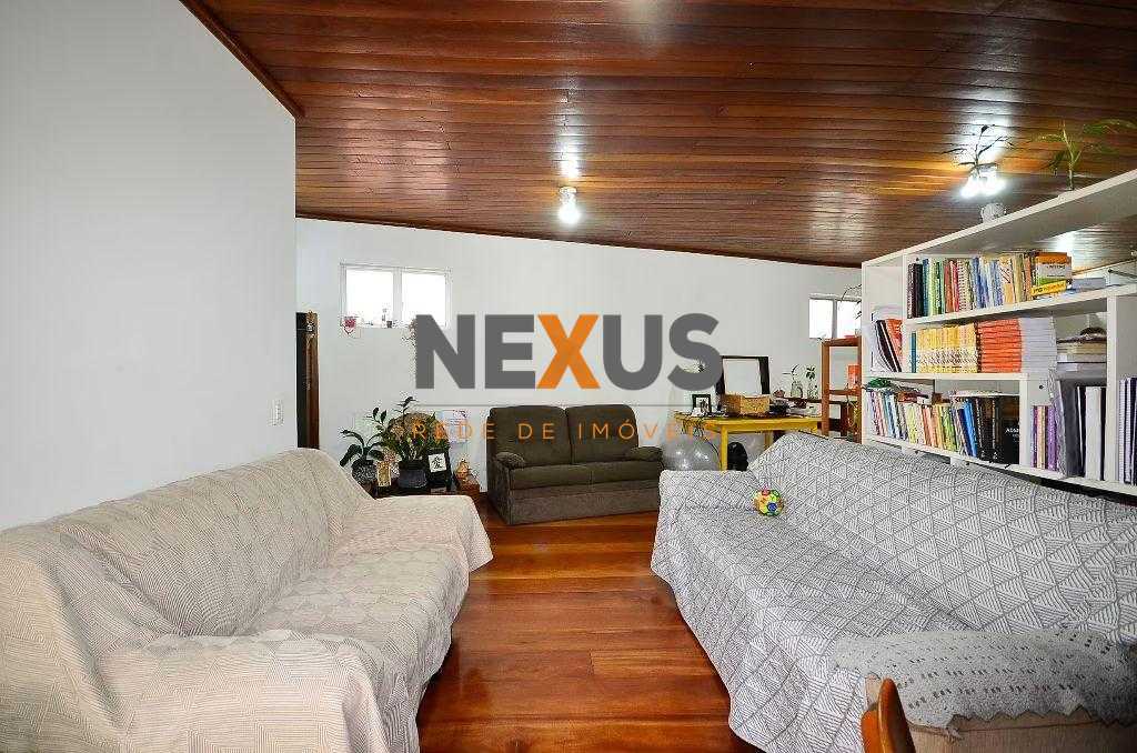 Casa com Galpão em Terreno ZR-2 à Venda | Barreirinha