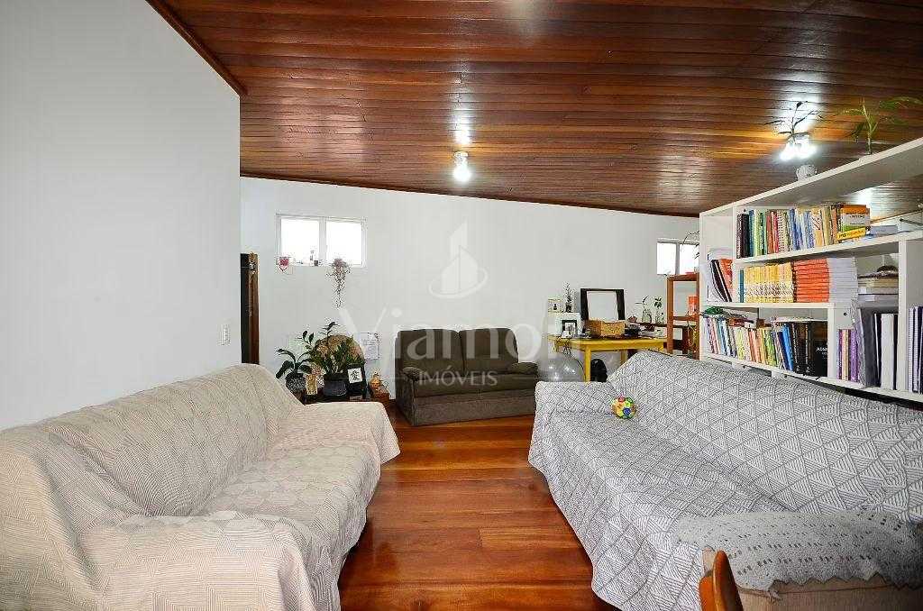 Casa com Galpão em Terreno ZR-2 à Venda | Barreirinha