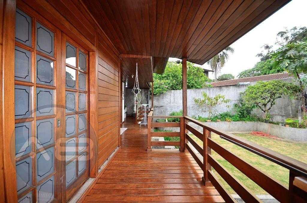 Casa com Galpão em Terreno ZR-2 à Venda | Barreirinha